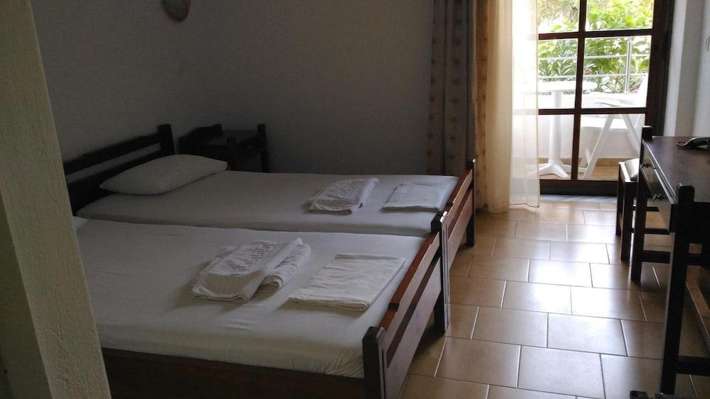 Hotel Aghas Paleochora Exterior photo